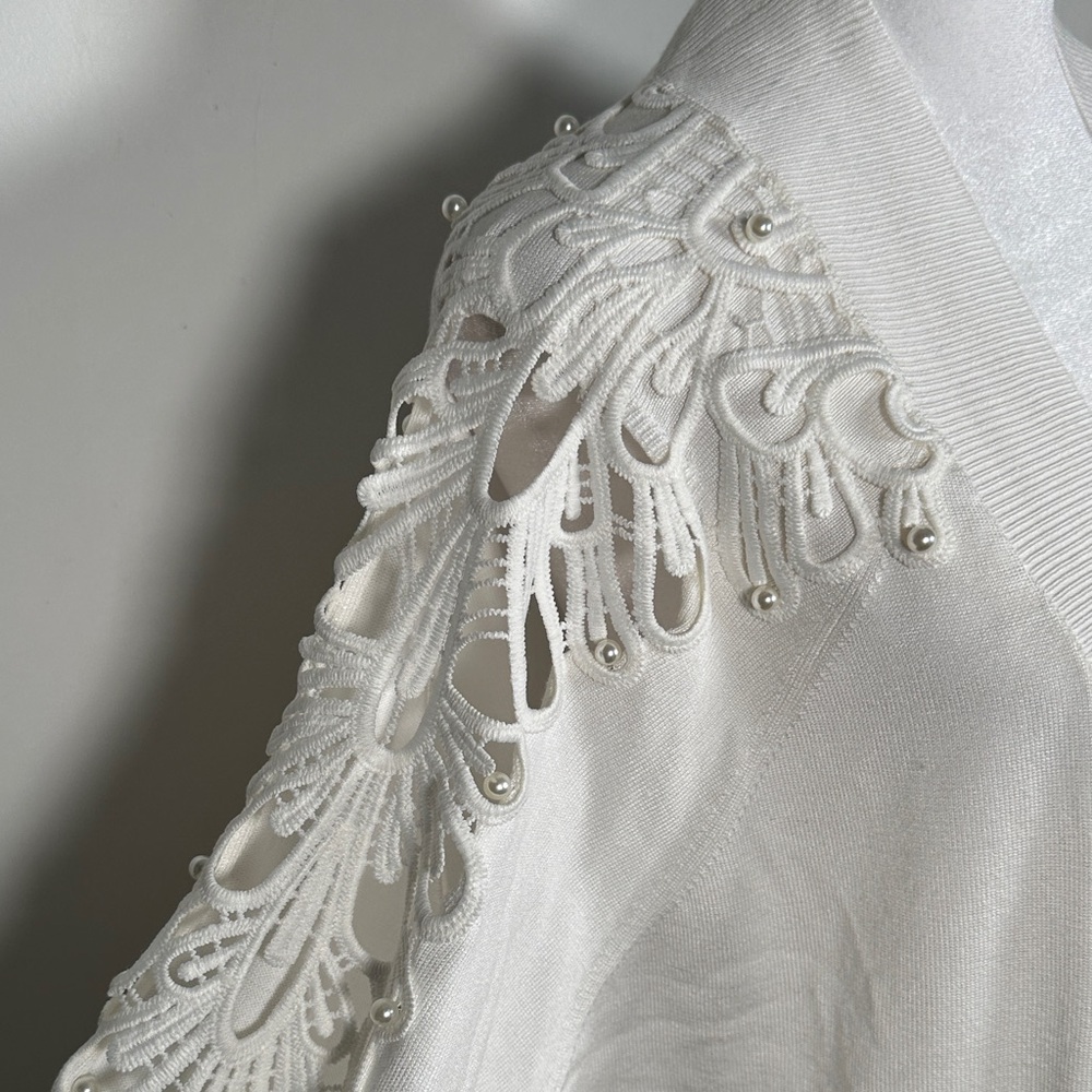 Cardigan White Lace Sleeve With details on Delicate pearls - Picture 5 of 12